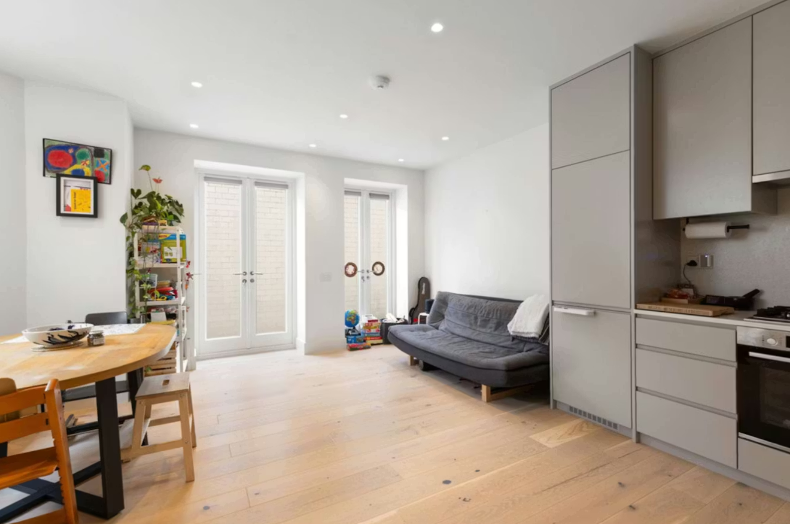 Bright apartment in lovely London neighbourhood