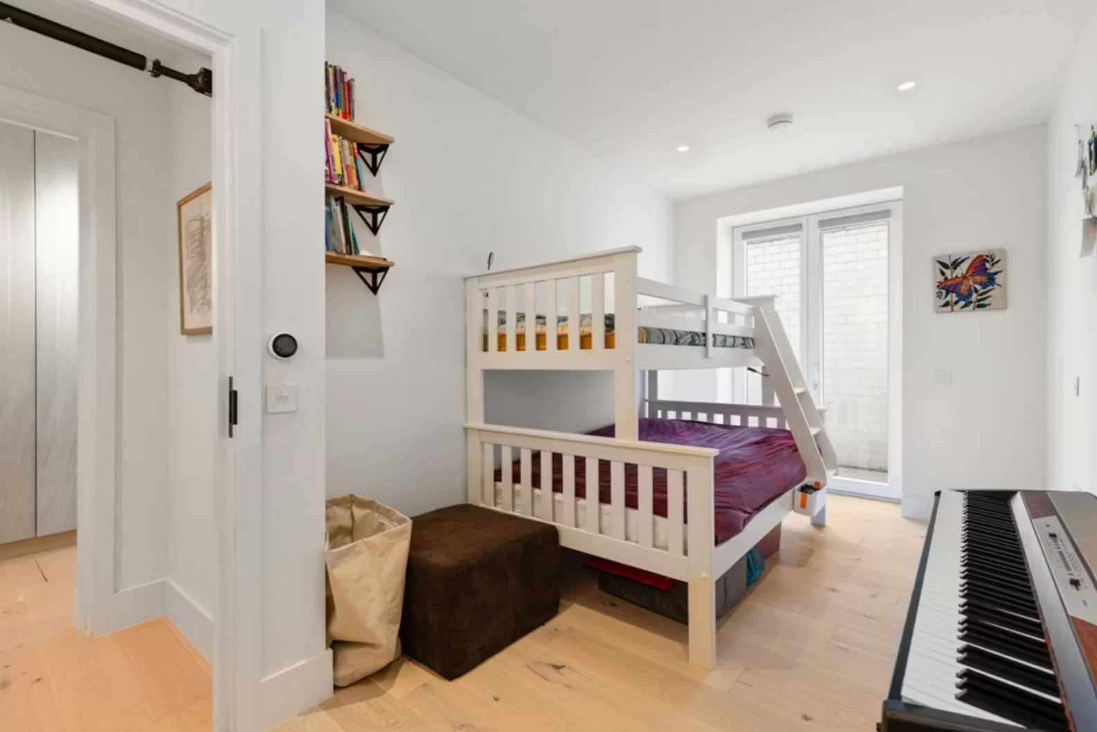 Bright apartment in lovely London neighbourhood