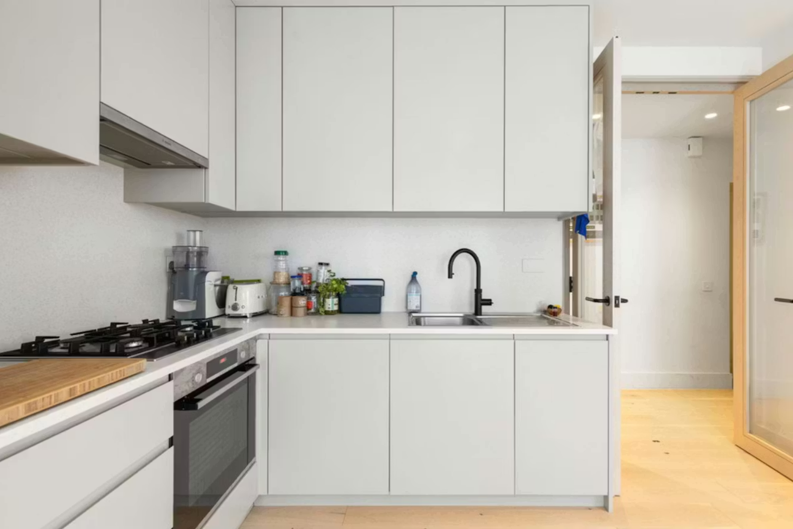 Bright apartment in lovely London neighbourhood
