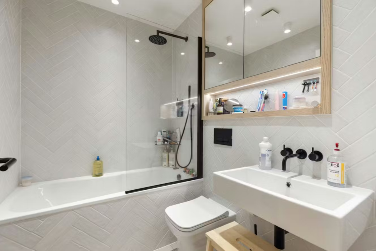 Bright apartment in lovely London neighbourhood