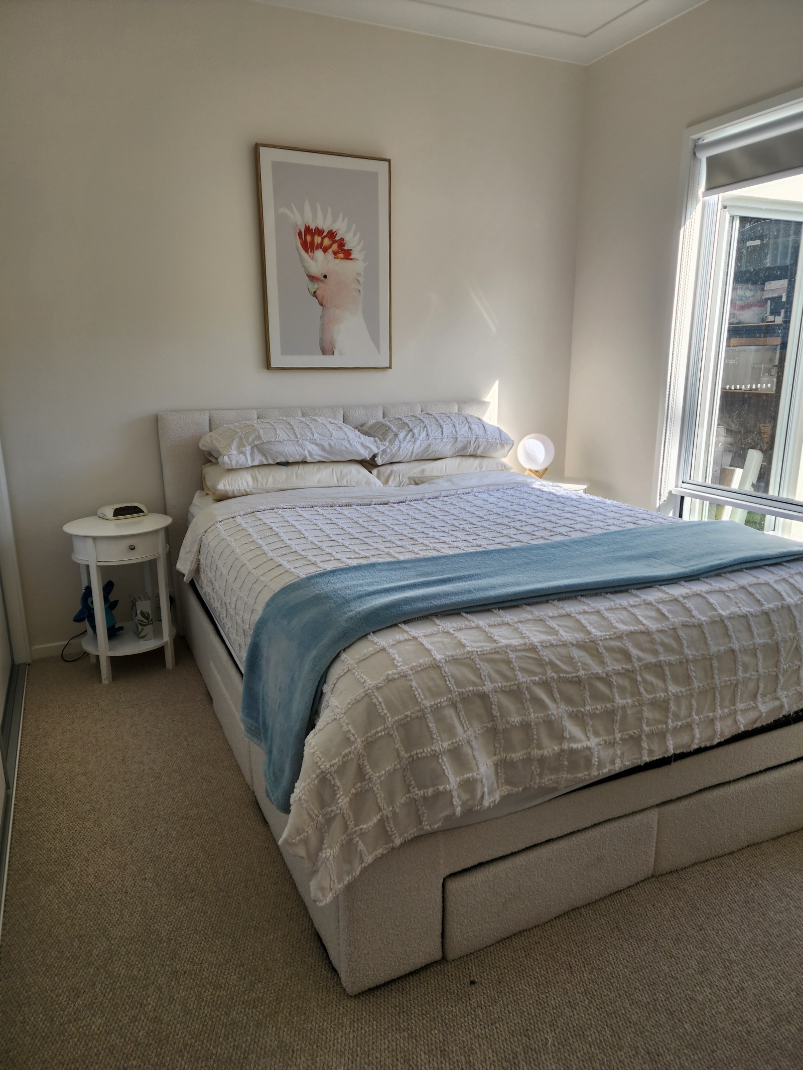 2. Schlafzimmer im Erdgeschoss mit Queen-Size-Bett