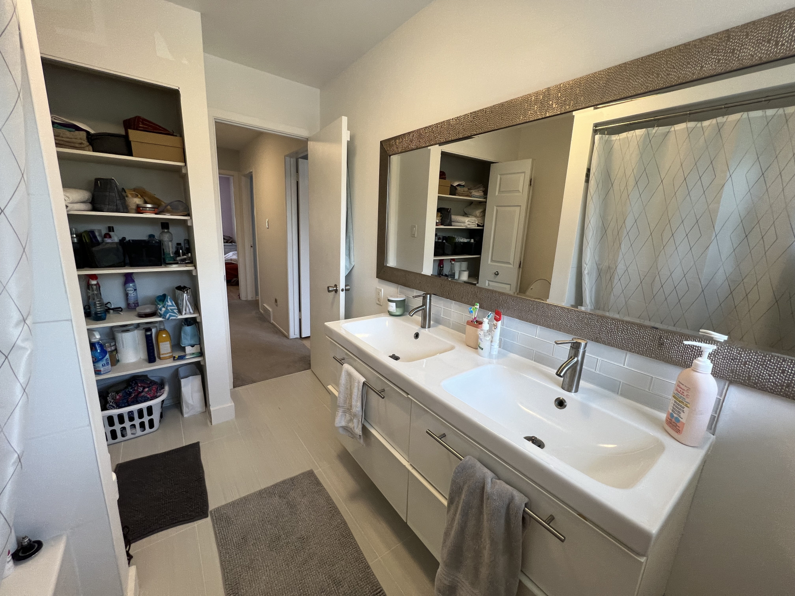 Quarto de hóspedes aconchegante no porão