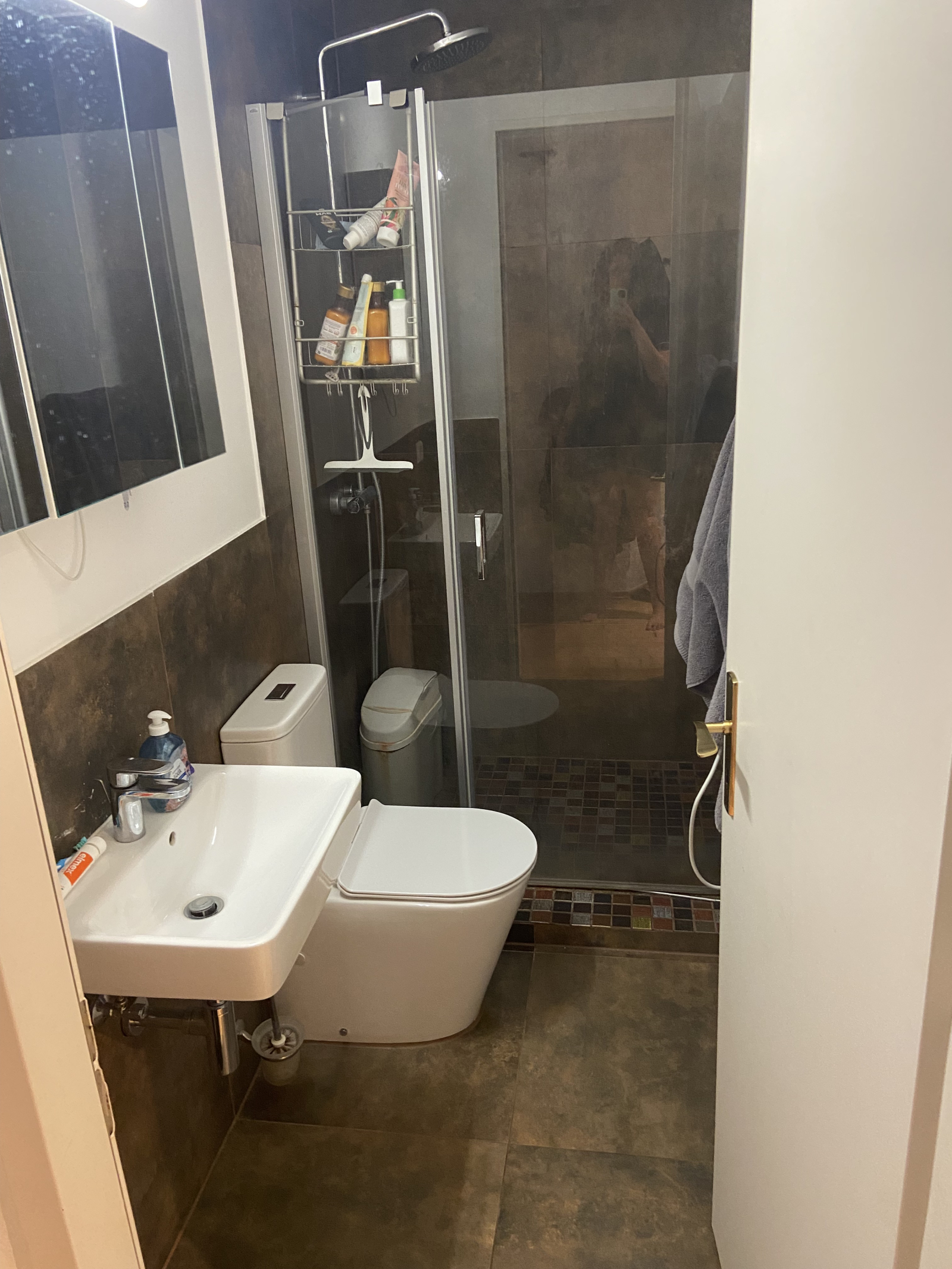 Two bedroom apartment near lakes and public transportation