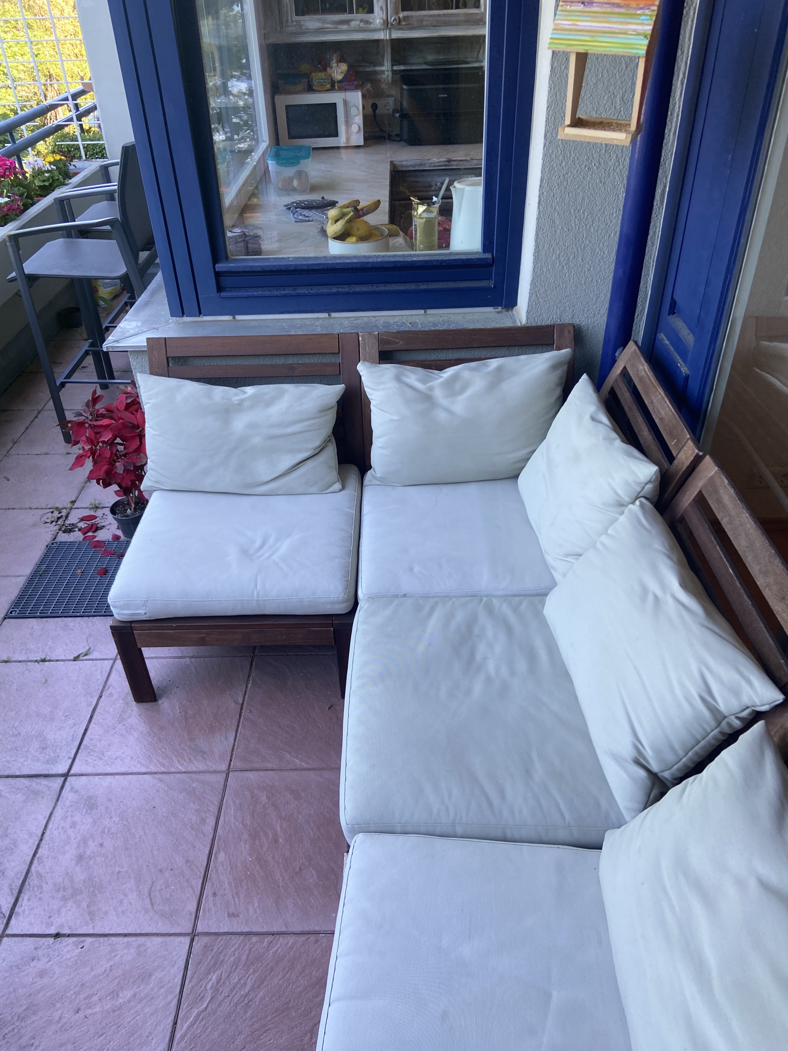 Two bedroom apartment near lakes and public transportation