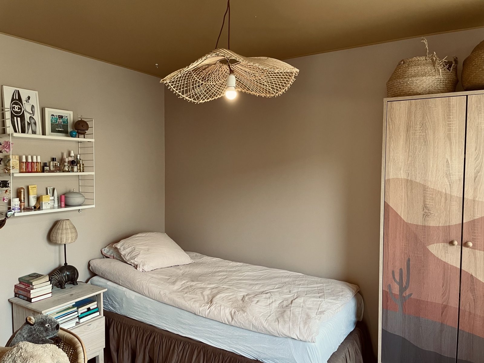 Social beach house by the most beautiful beach in Sweden. Close to nature, several white beaches, tranquility of Österlen and close to buzzing Copenhagen.