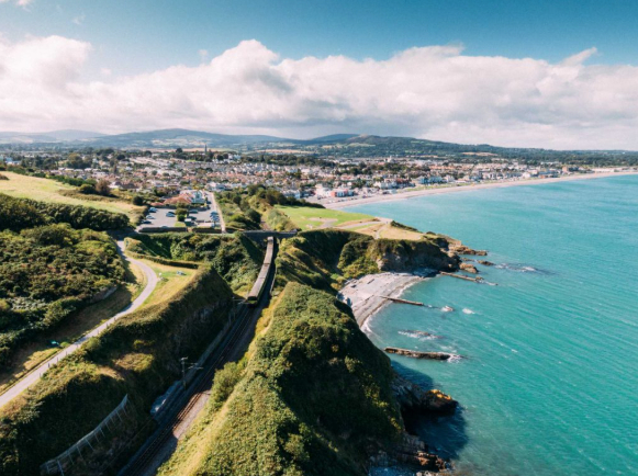 Vista da praia de Bray a partir de Bray Head