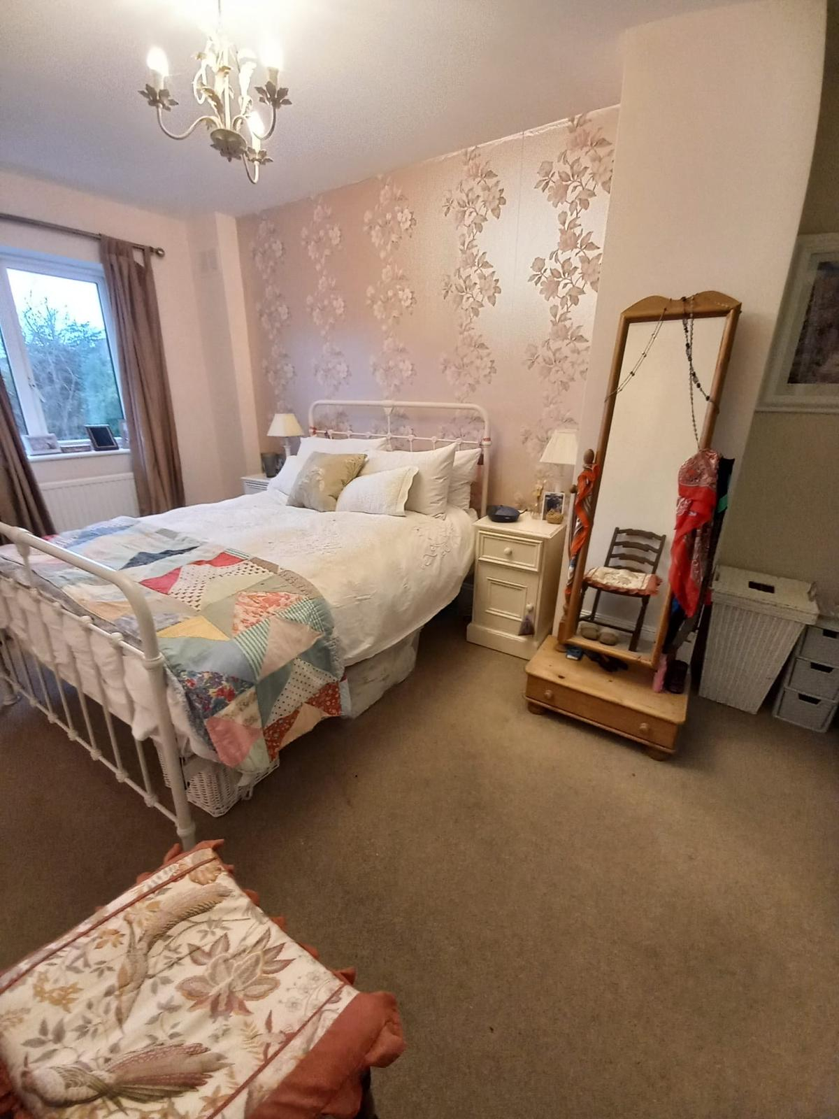 Quarto principal com cama de casal