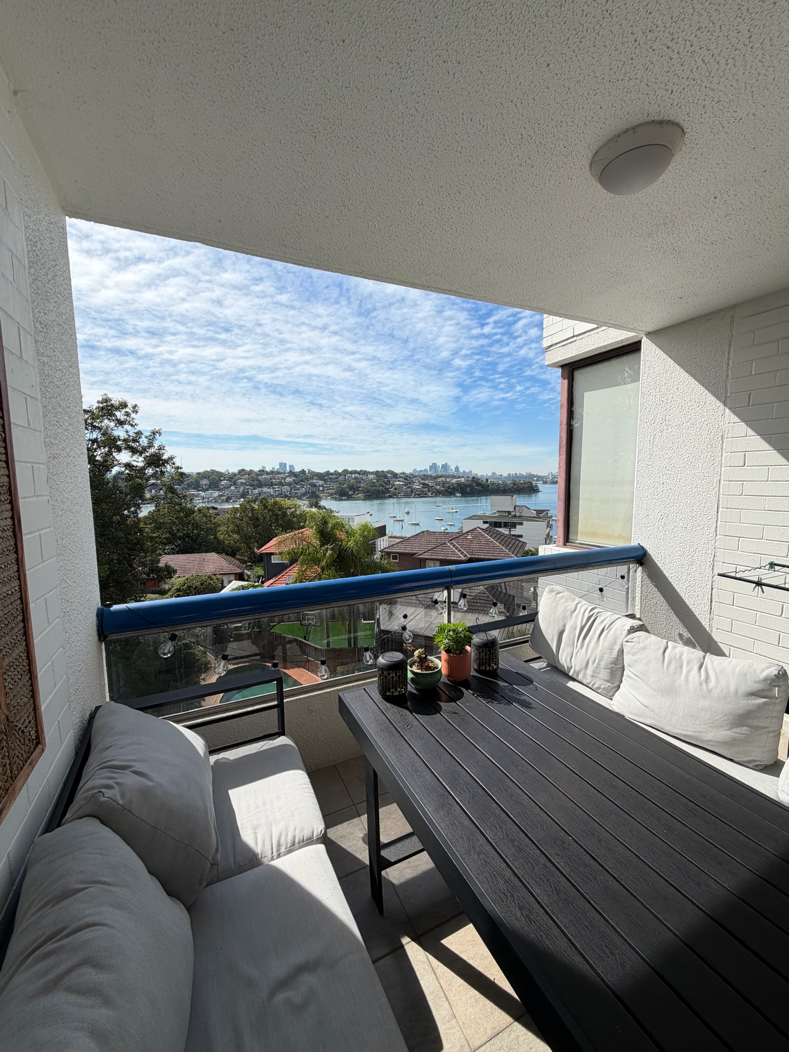 2-bed apartment with 360 water views & Sydney Harbour Bridge