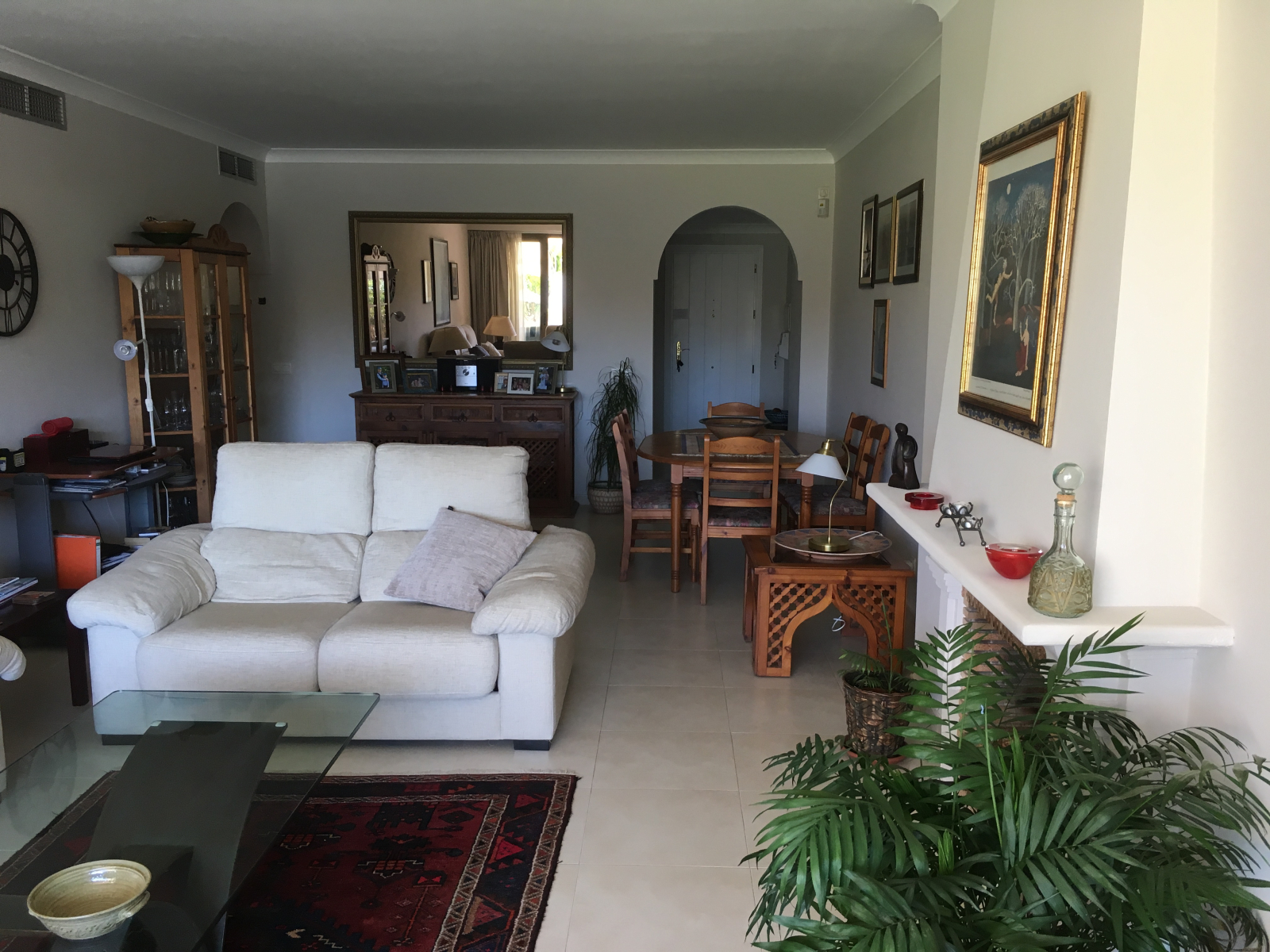 Modern apartment near Atalaya Golf and beach and town of San Pedro de Alcántara near Marbella.