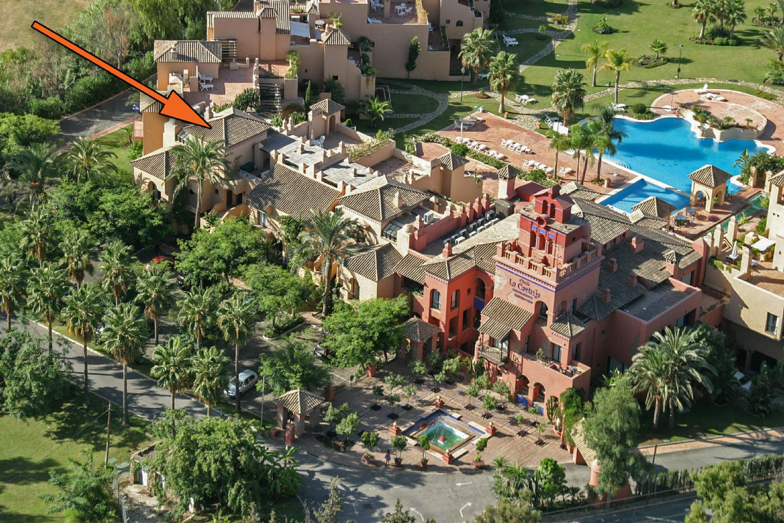 Modern apartment near Atalaya Golf and beach and town of San Pedro de Alcántara near Marbella.