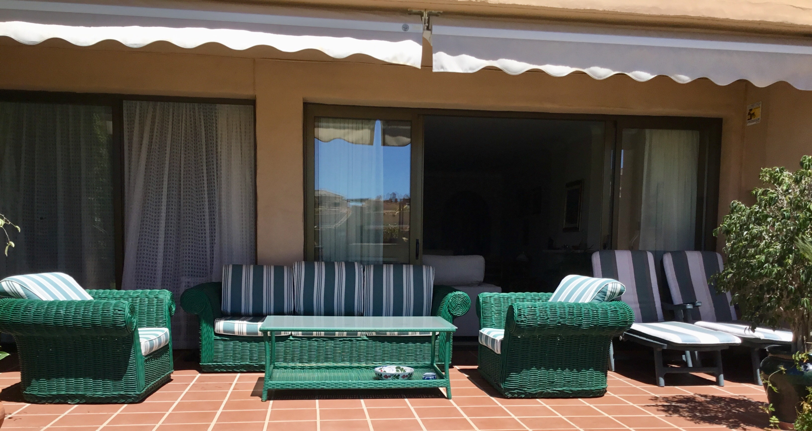 Modern apartment near Atalaya Golf and beach and town of San Pedro de Alcántara near Marbella.