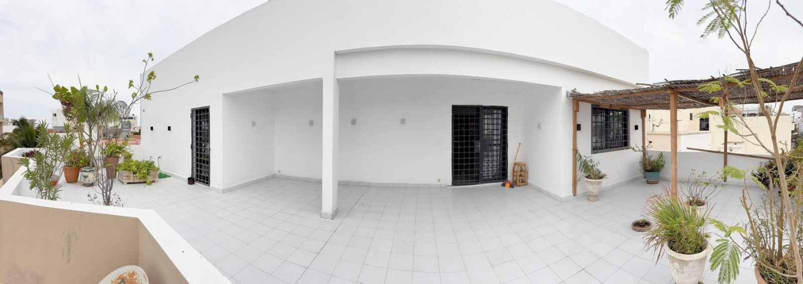 Sunny Penthouse mit großer privater Dachterrasse in Dakar, Senegal