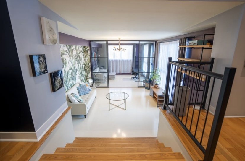 Santuario elegante con pareti di vetro: comfort contemporaneo in città
