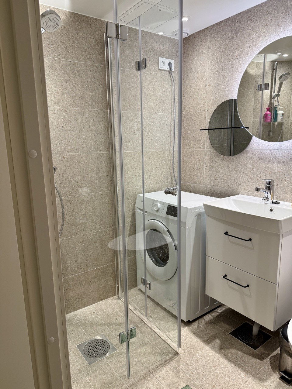 Bright & Newly Renovated Studio Near Airport & Helsinki – Fast Train Access