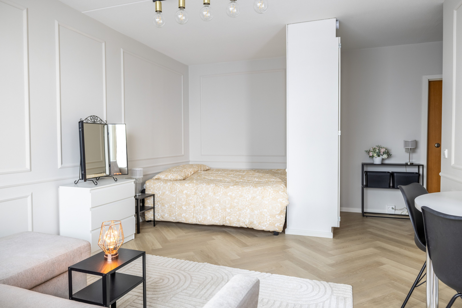 Bright & Newly Renovated Studio Near Airport & Helsinki – Fast Train Access