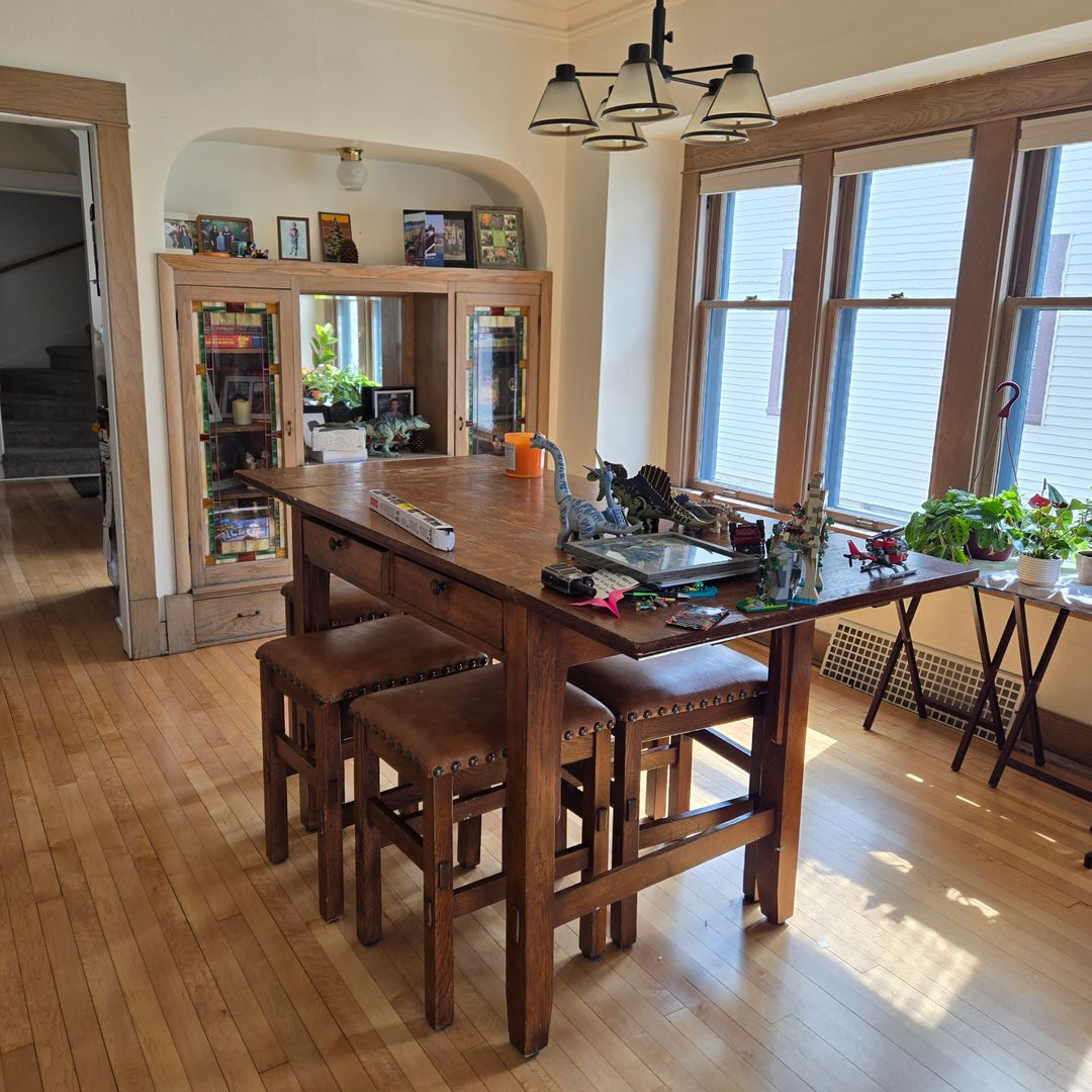 Remote-work friendly (and family friendly), 2 level bungalow with private yard & fun restaurants