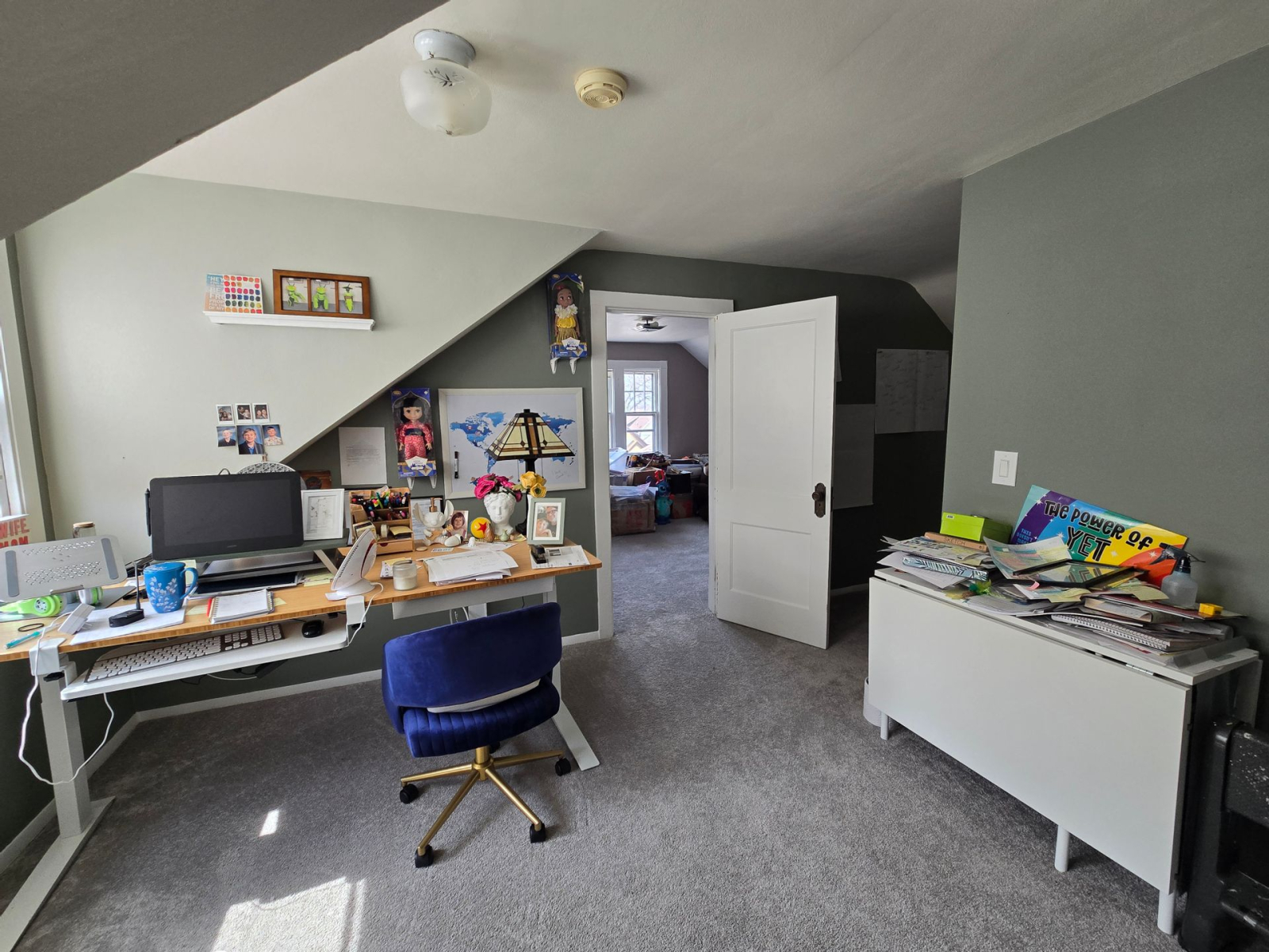 Remote-work friendly (and family friendly), 2 level bungalow with private yard & fun restaurants