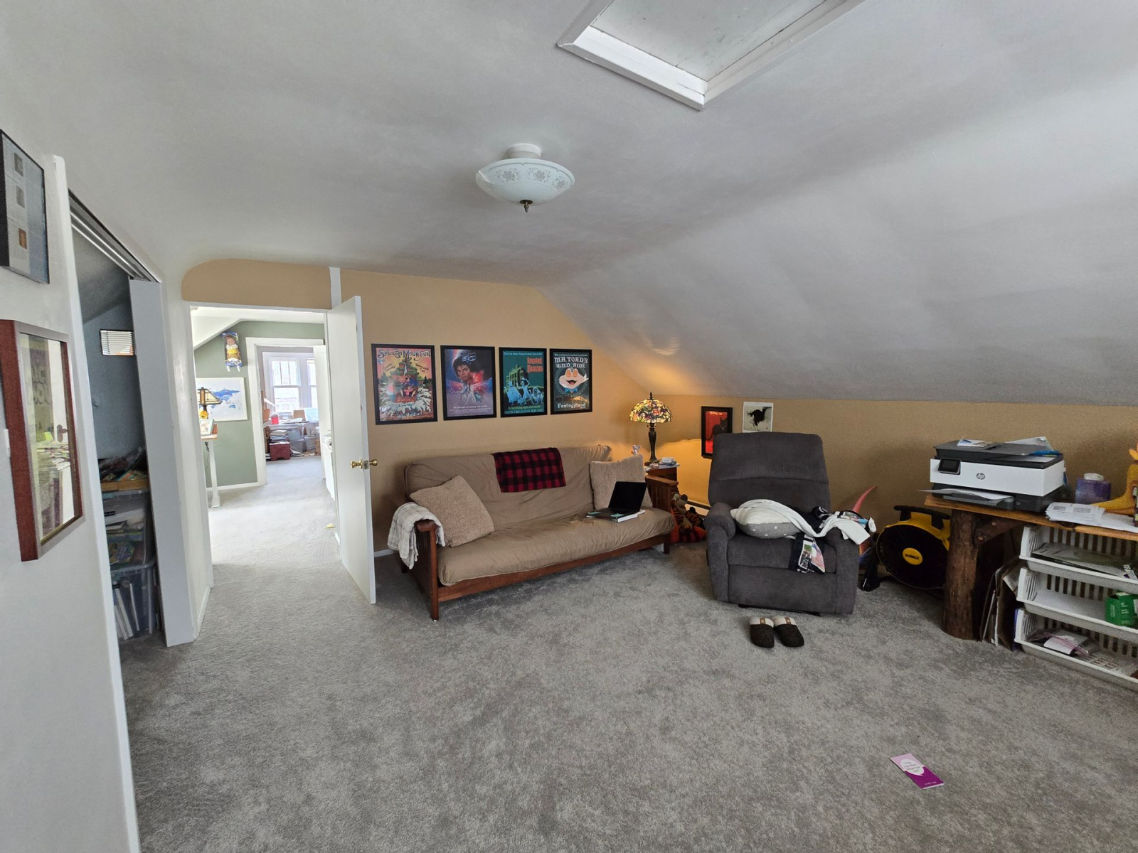 Remote-work friendly (and family friendly), 2 level bungalow with private yard & fun restaurants