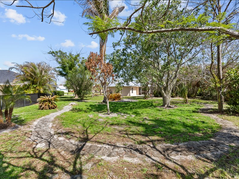 Heated pool house with garden yard on the canal