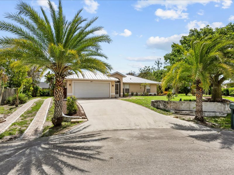 Heated pool house with garden yard on the canal