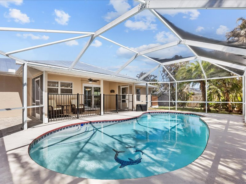 Heated pool house with garden yard on the canal