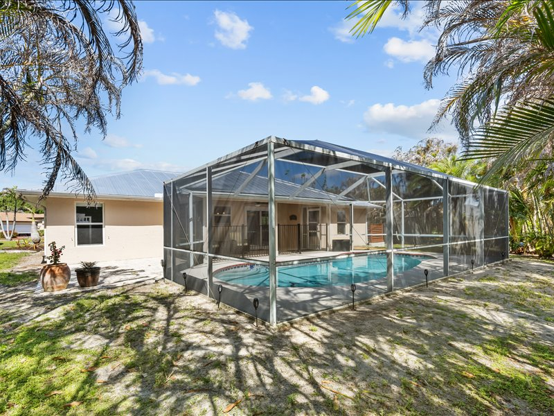 Heated pool house with garden yard on the canal