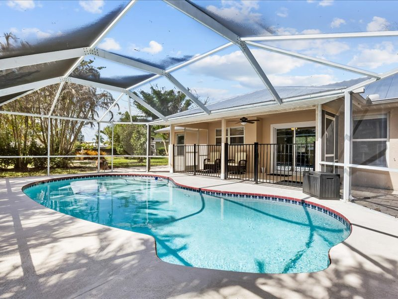 Heated pool house with garden yard on the canal