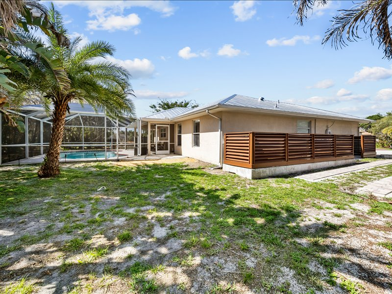 Heated pool house with garden yard on the canal