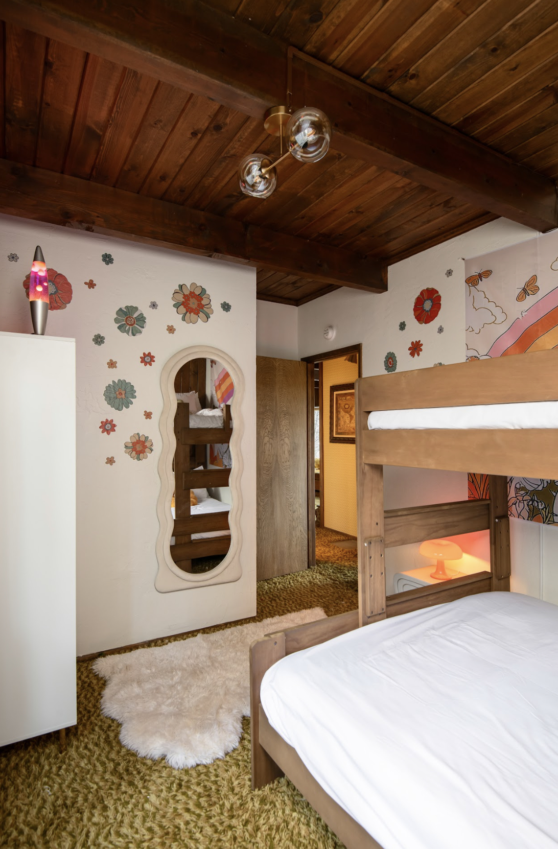 Baita anni '70 di Lake Arrowhead "Shag Chalet" con Speakeasy, Sala Giochi, Cinema e Focolare