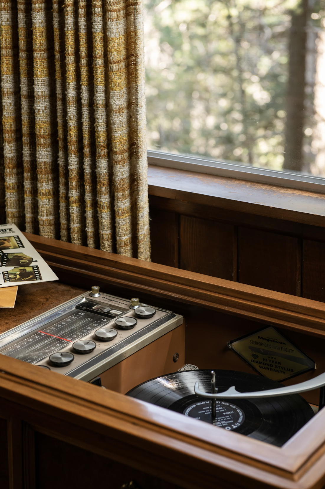 Baita anni '70 di Lake Arrowhead "Shag Chalet" con Speakeasy, Sala Giochi, Cinema e Focolare