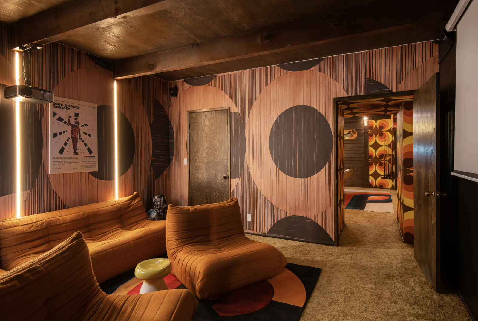 Baita anni '70 di Lake Arrowhead "Shag Chalet" con Speakeasy, Sala Giochi, Cinema e Focolare