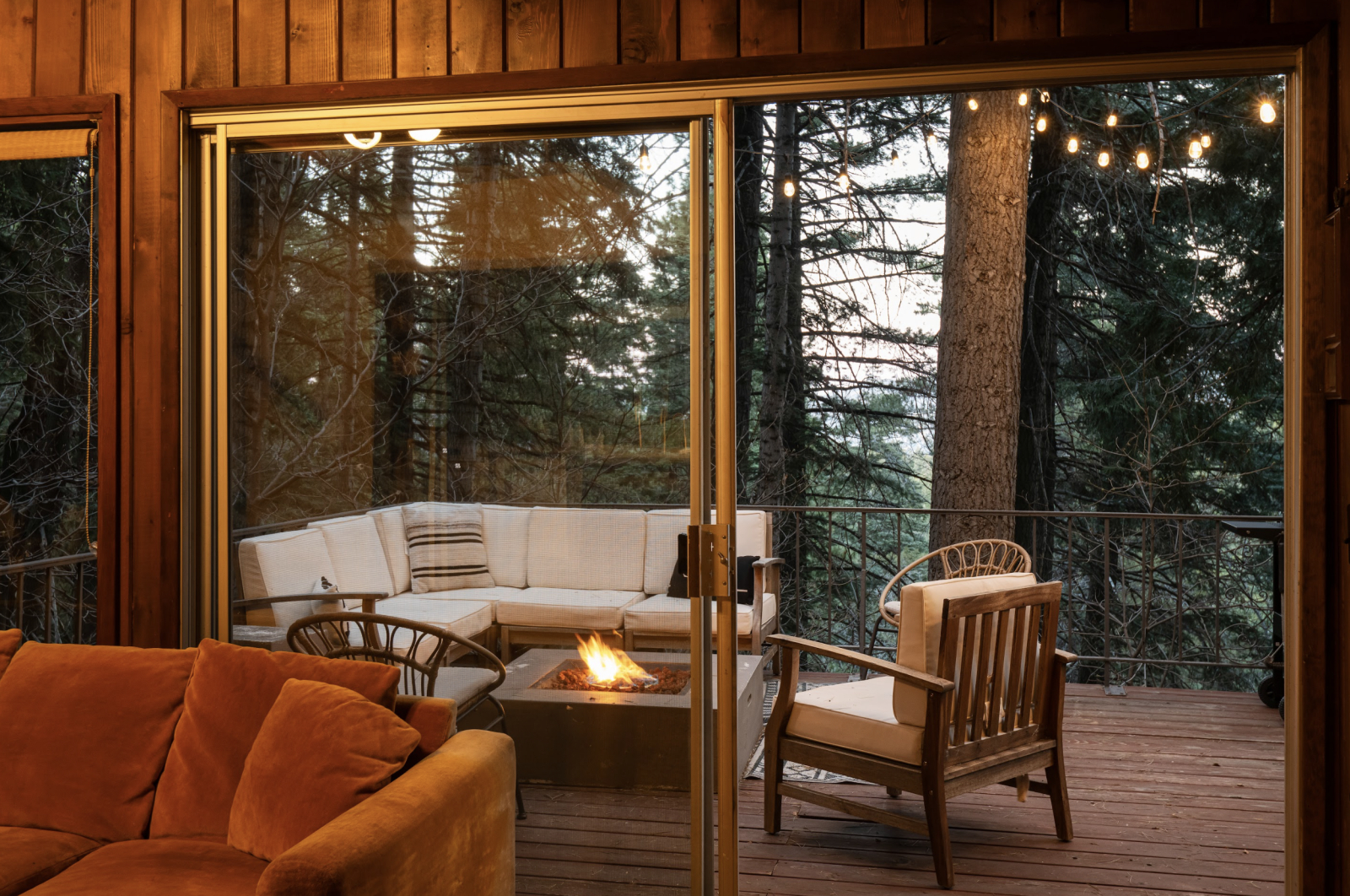 Baita anni '70 di Lake Arrowhead "Shag Chalet" con Speakeasy, Sala Giochi, Cinema e Focolare