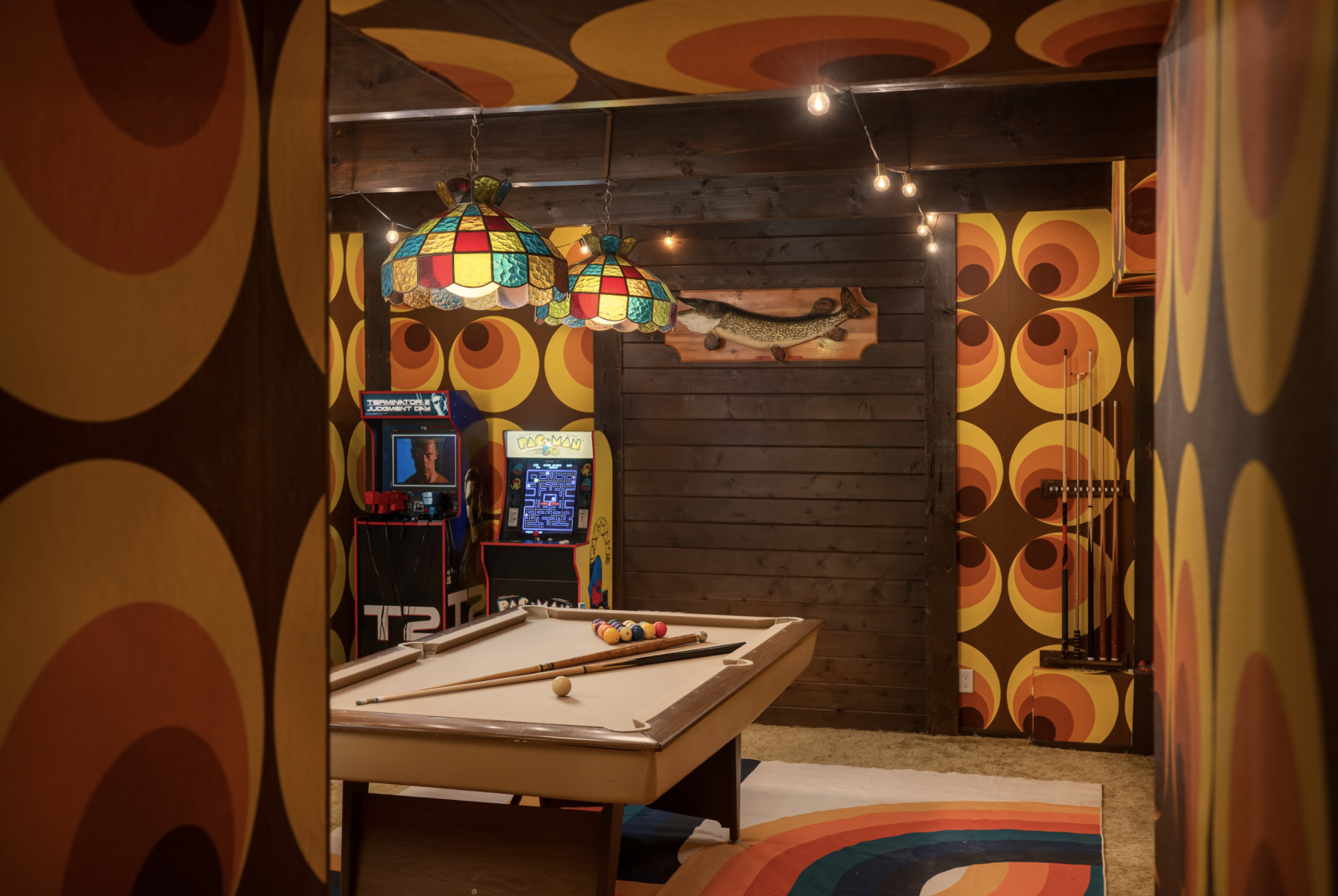 Baita anni '70 di Lake Arrowhead "Shag Chalet" con Speakeasy, Sala Giochi, Cinema e Focolare