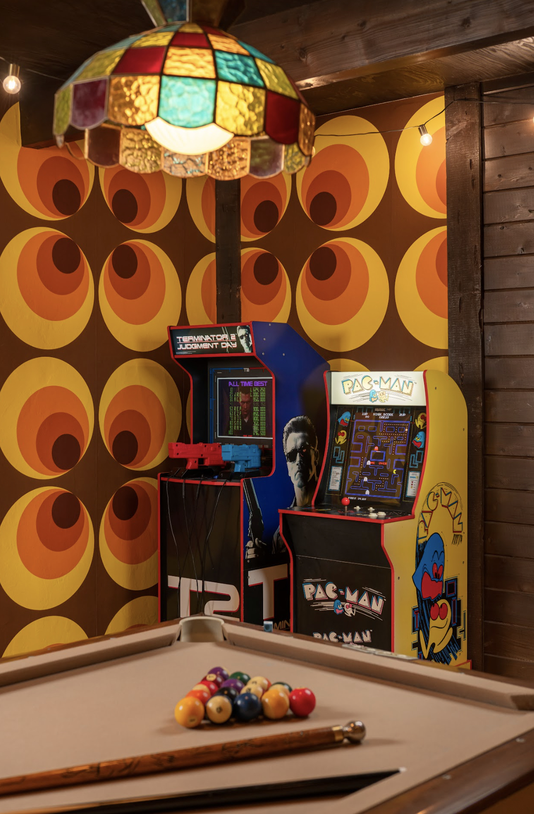 Baita anni '70 di Lake Arrowhead "Shag Chalet" con Speakeasy, Sala Giochi, Cinema e Focolare