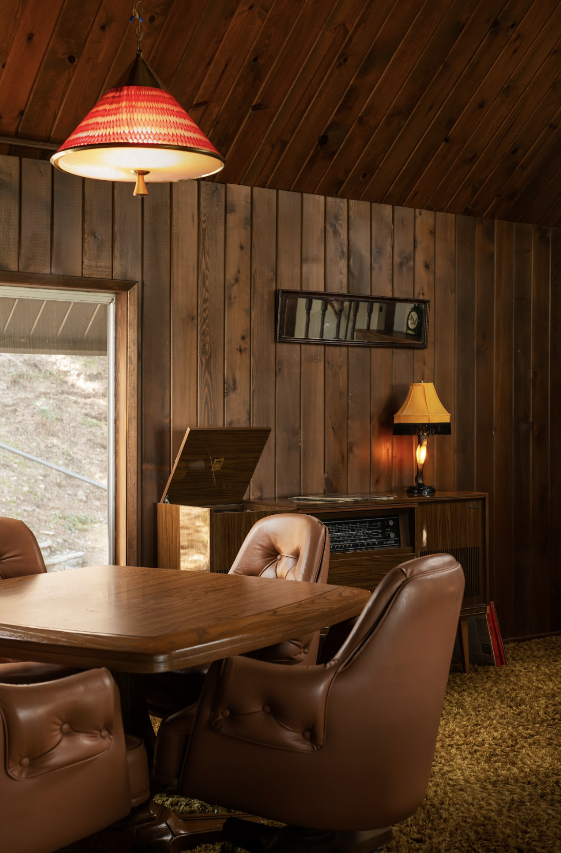 Baita anni '70 di Lake Arrowhead "Shag Chalet" con Speakeasy, Sala Giochi, Cinema e Focolare