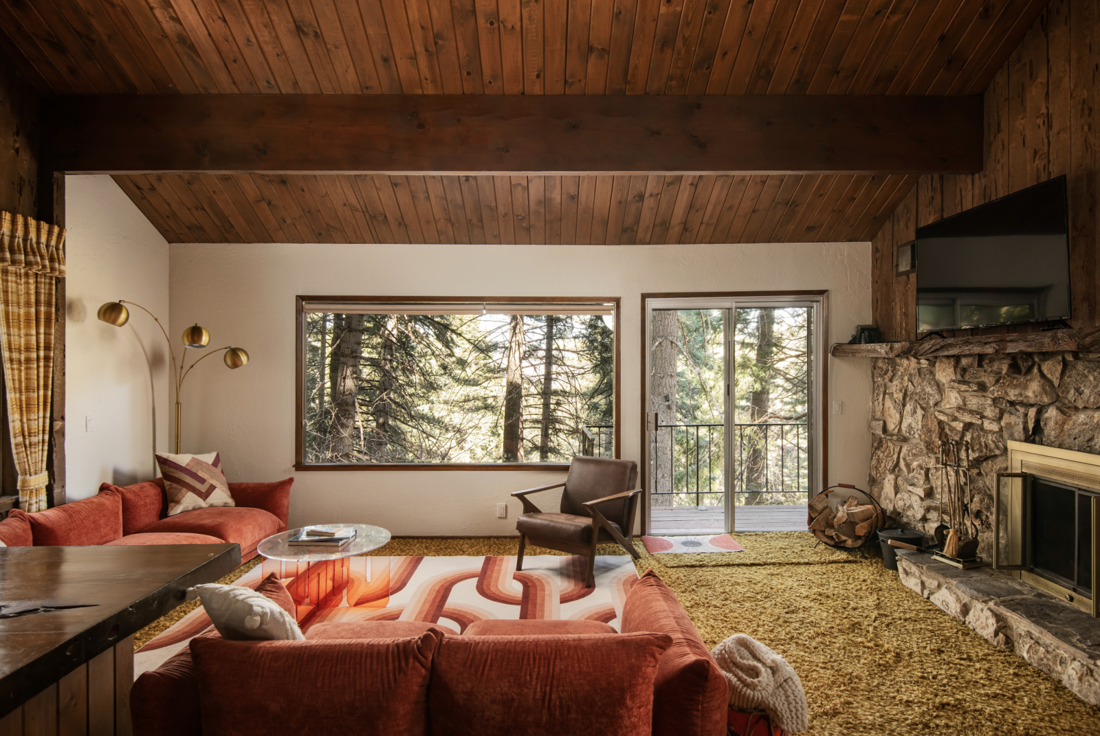 Baita anni '70 di Lake Arrowhead "Shag Chalet" con Speakeasy, Sala Giochi, Cinema e Focolare