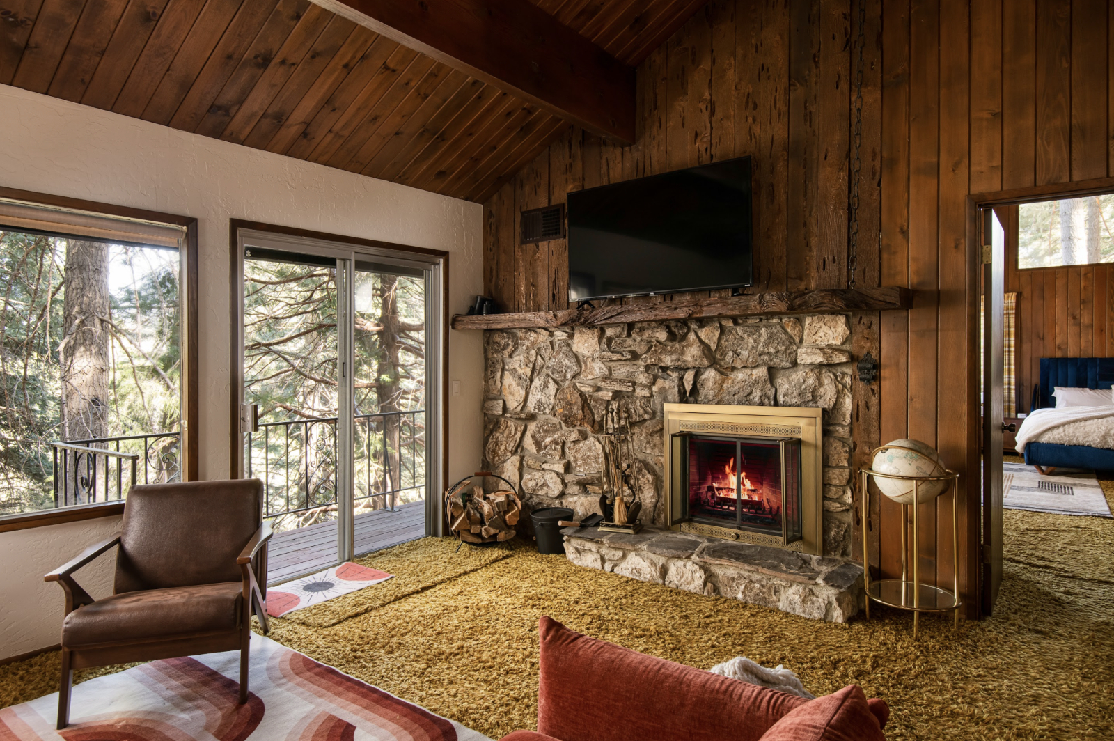 Baita anni '70 di Lake Arrowhead "Shag Chalet" con Speakeasy, Sala Giochi, Cinema e Focolare