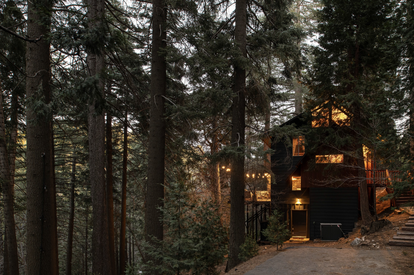 Baita anni '70 di Lake Arrowhead "Shag Chalet" con Speakeasy, Sala Giochi, Cinema e Focolare