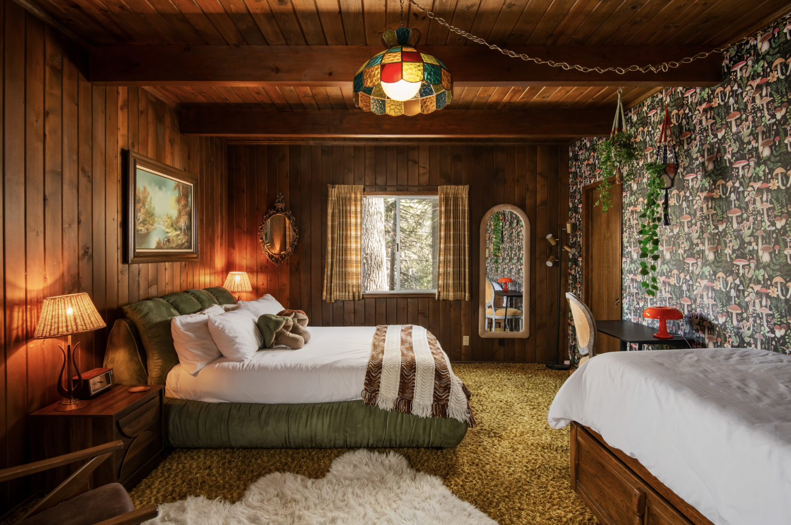 Baita anni '70 di Lake Arrowhead "Shag Chalet" con Speakeasy, Sala Giochi, Cinema e Focolare