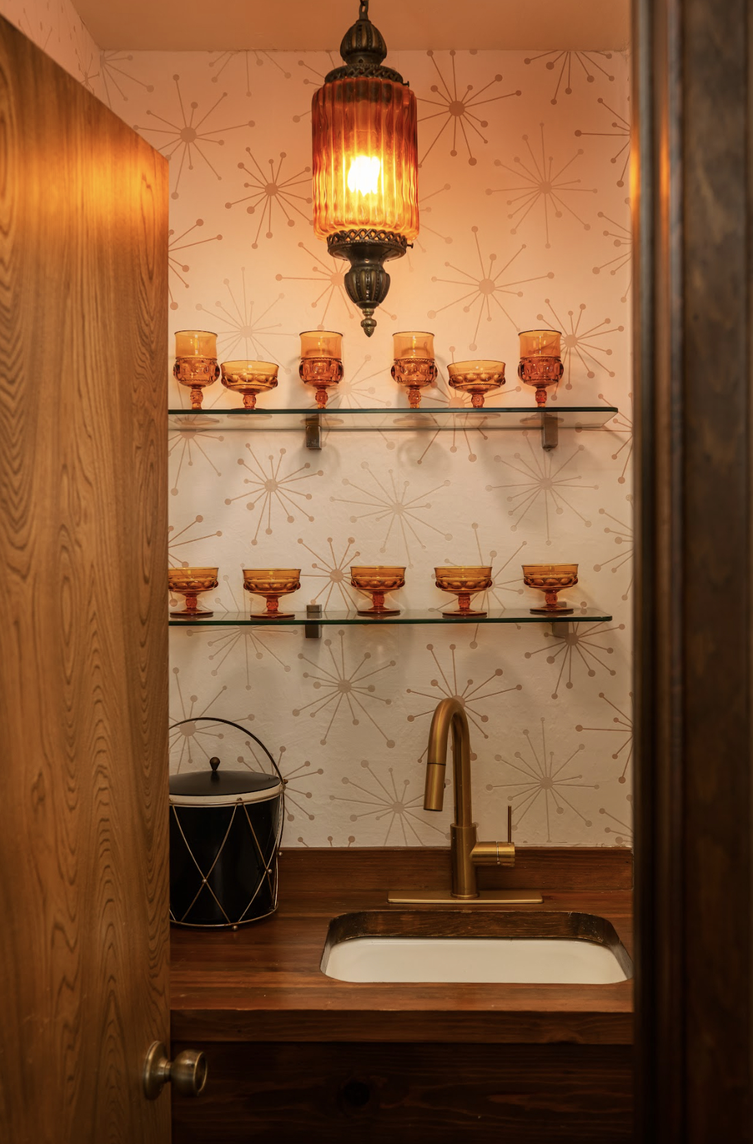 Baita anni '70 di Lake Arrowhead "Shag Chalet" con Speakeasy, Sala Giochi, Cinema e Focolare