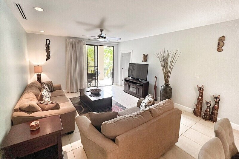 Perfectly located 3 bedroom in Pacífico - walking distance to shops and beach