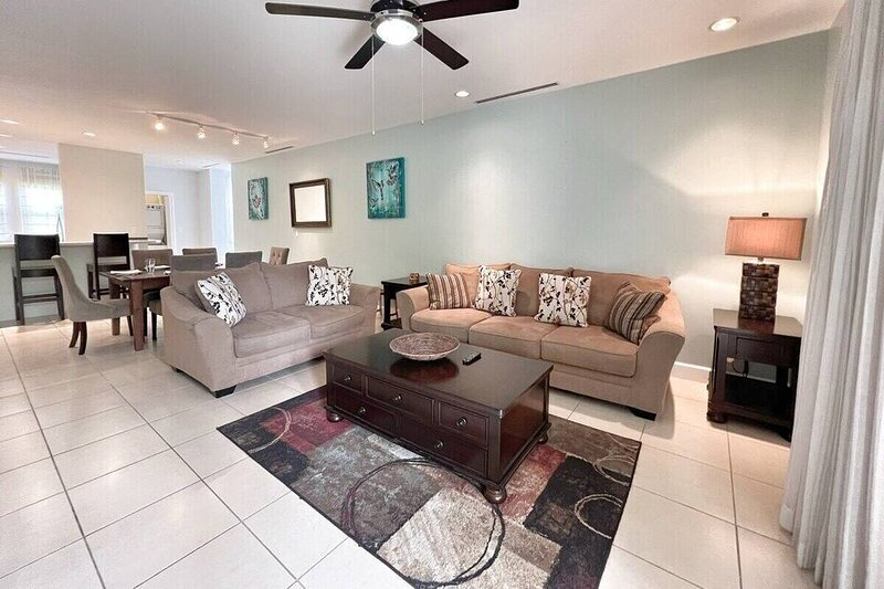 Perfectly located 3 bedroom in Pacífico - walking distance to shops and beach