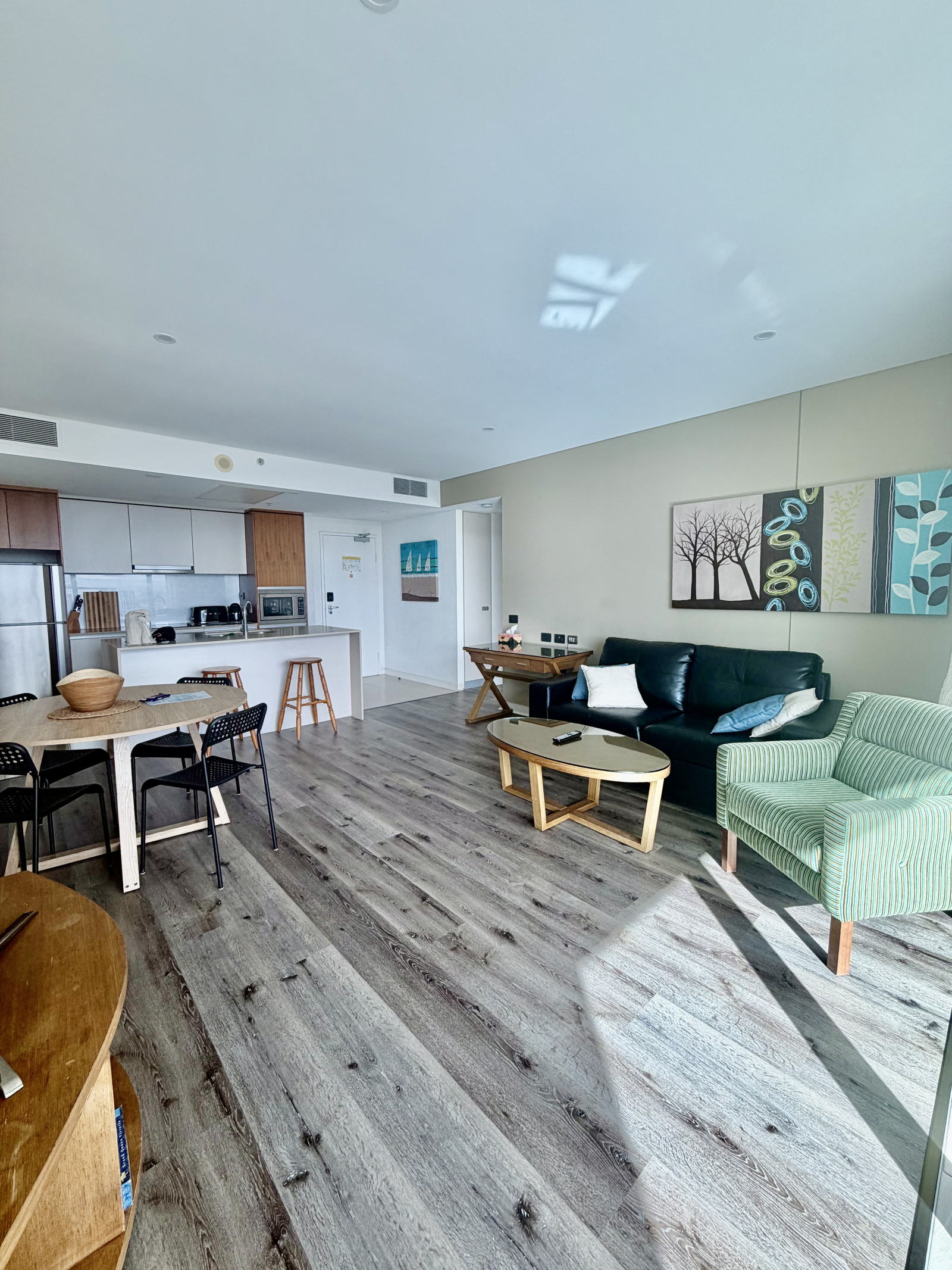 Sunny Gold Coast, (Surfers Paradise) Retreat