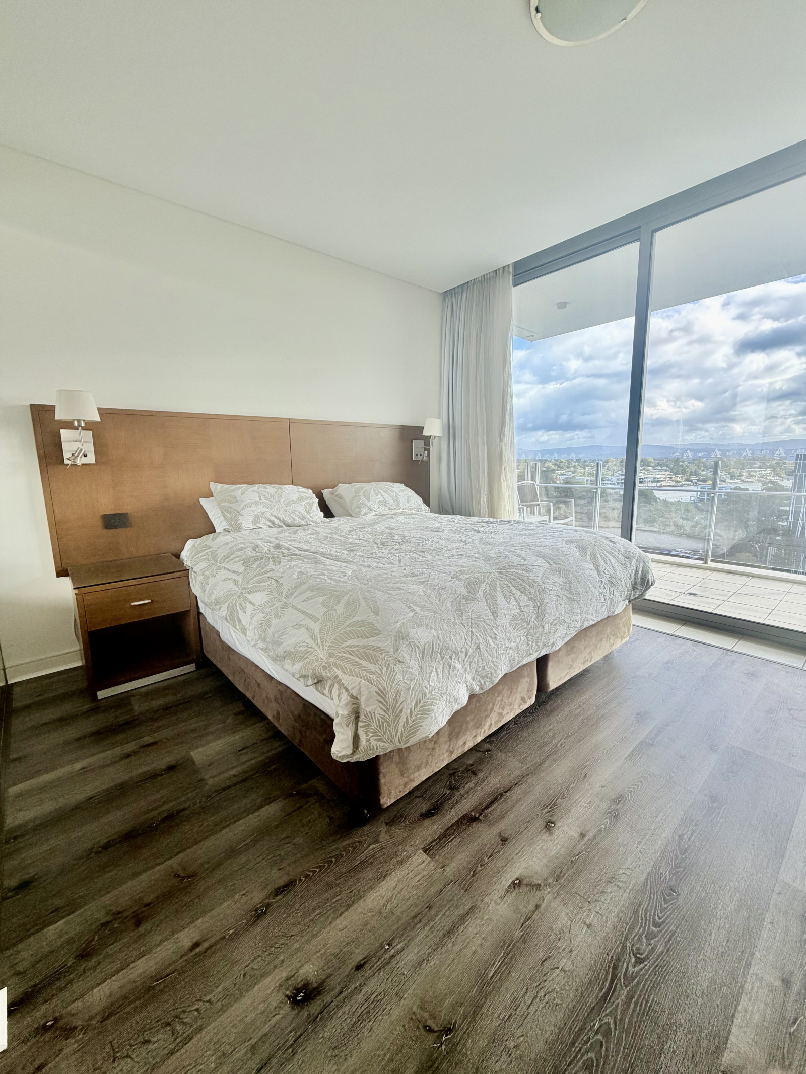 Sunny Gold Coast, (Surfers Paradise) Retreat