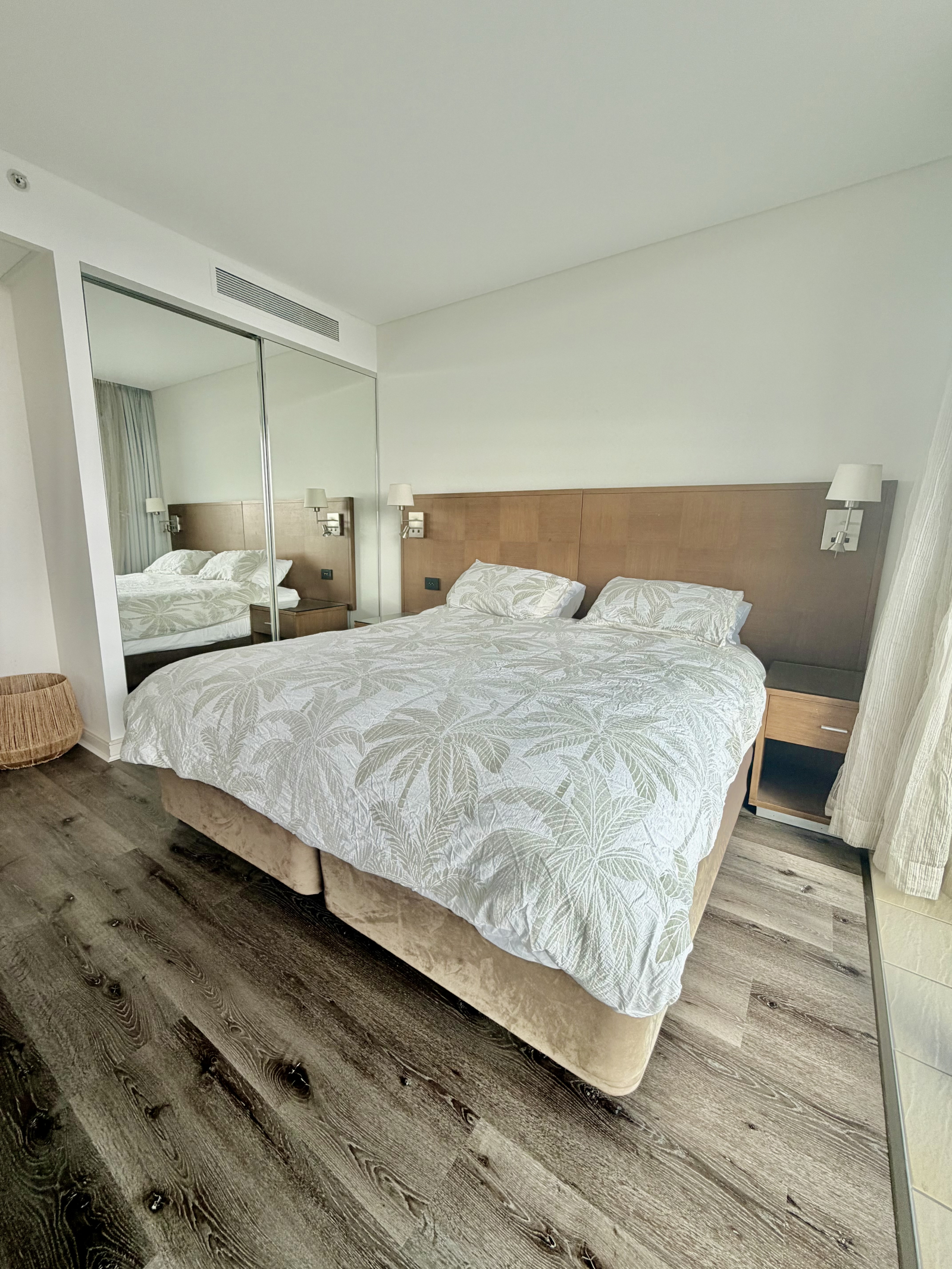Sunny Gold Coast, (Surfers Paradise) Retreat