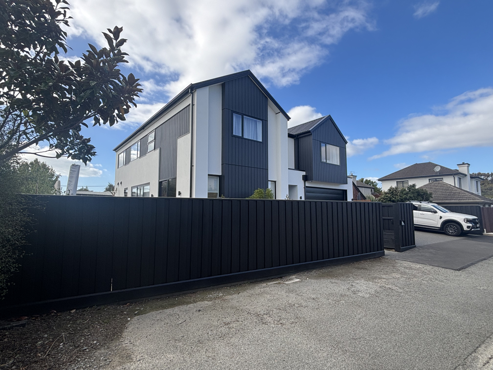 Brand new 5 Bedroom Family Oasis on the doorstep to the Central city