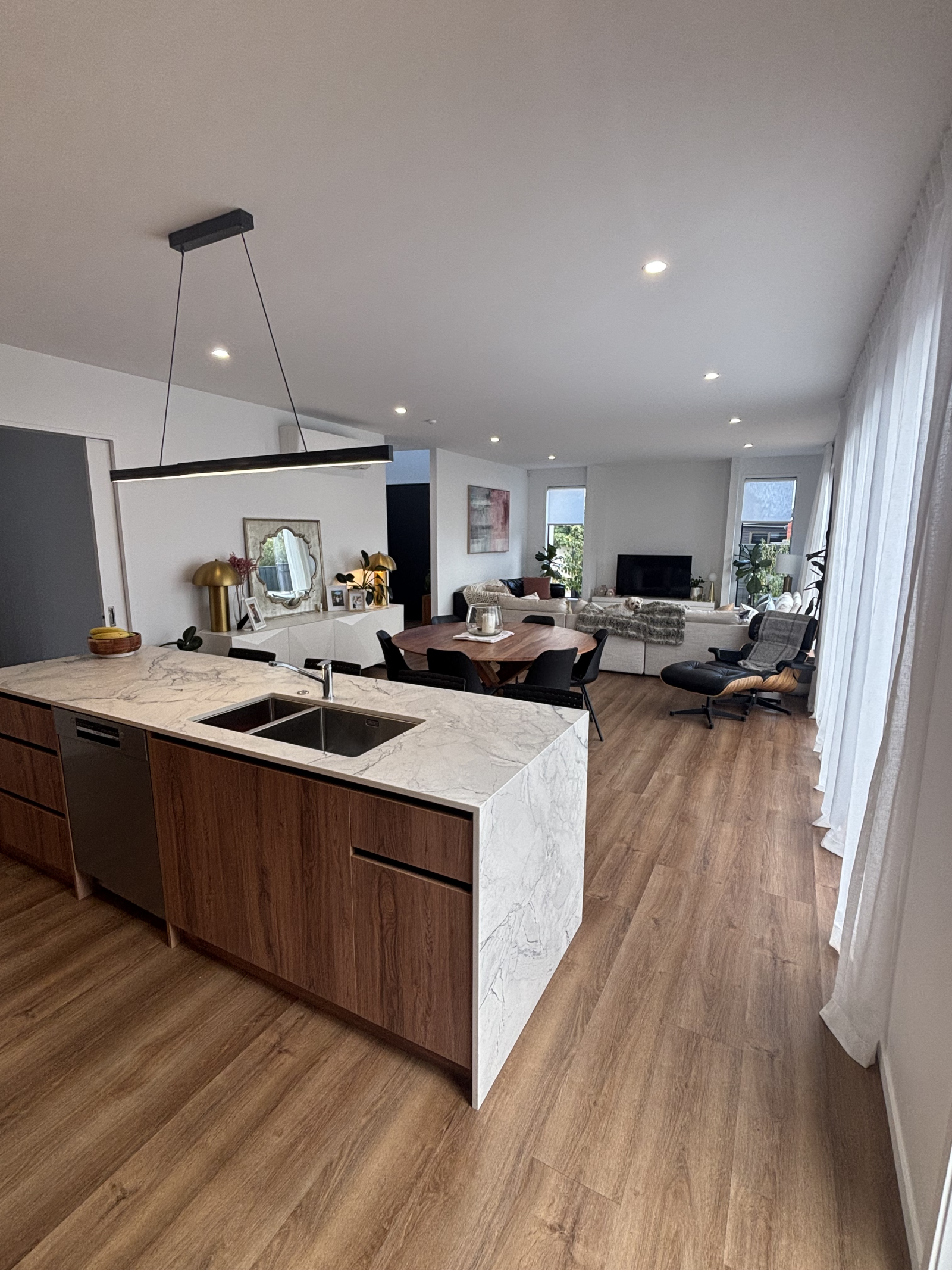 Brand new 5 Bedroom Family Oasis on the doorstep to the Central city