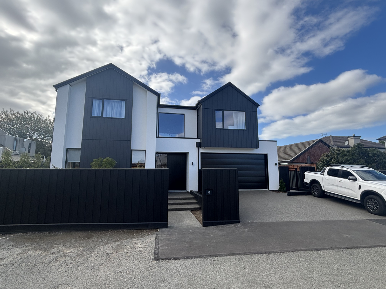 Brand new 5 Bedroom Family Oasis on the doorstep to the Central city