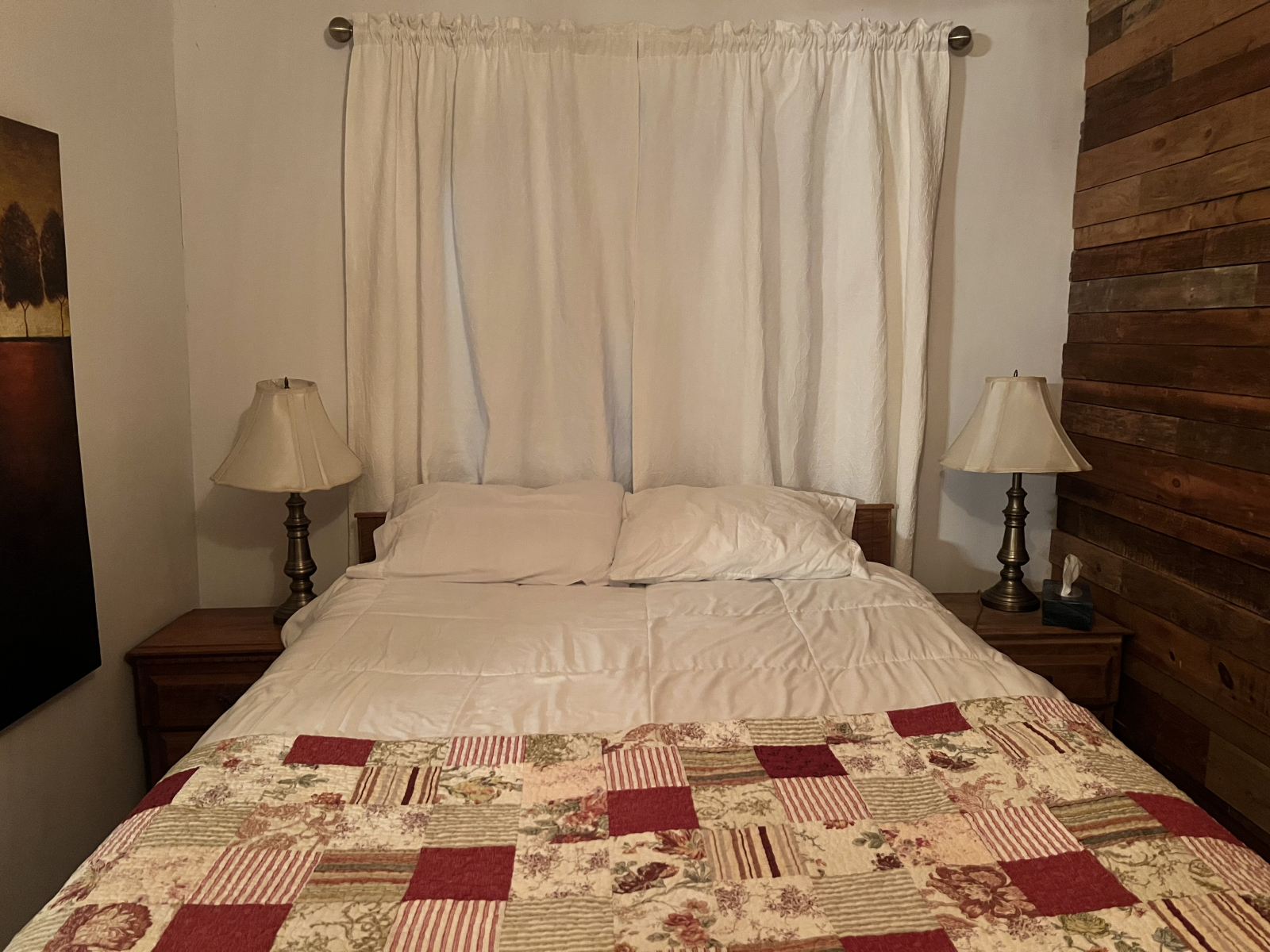 3 story lakeside cottage with jacuzzi, basement playroom