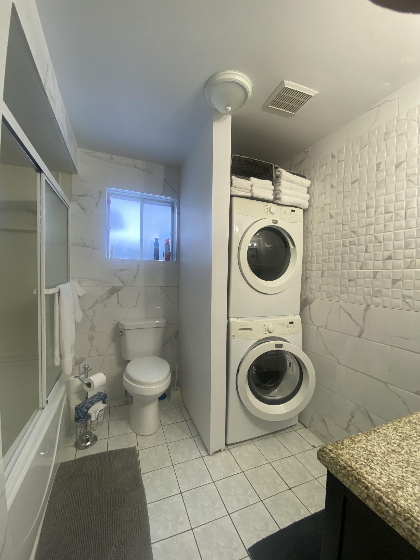 3 story lakeside cottage with jacuzzi, basement playroom